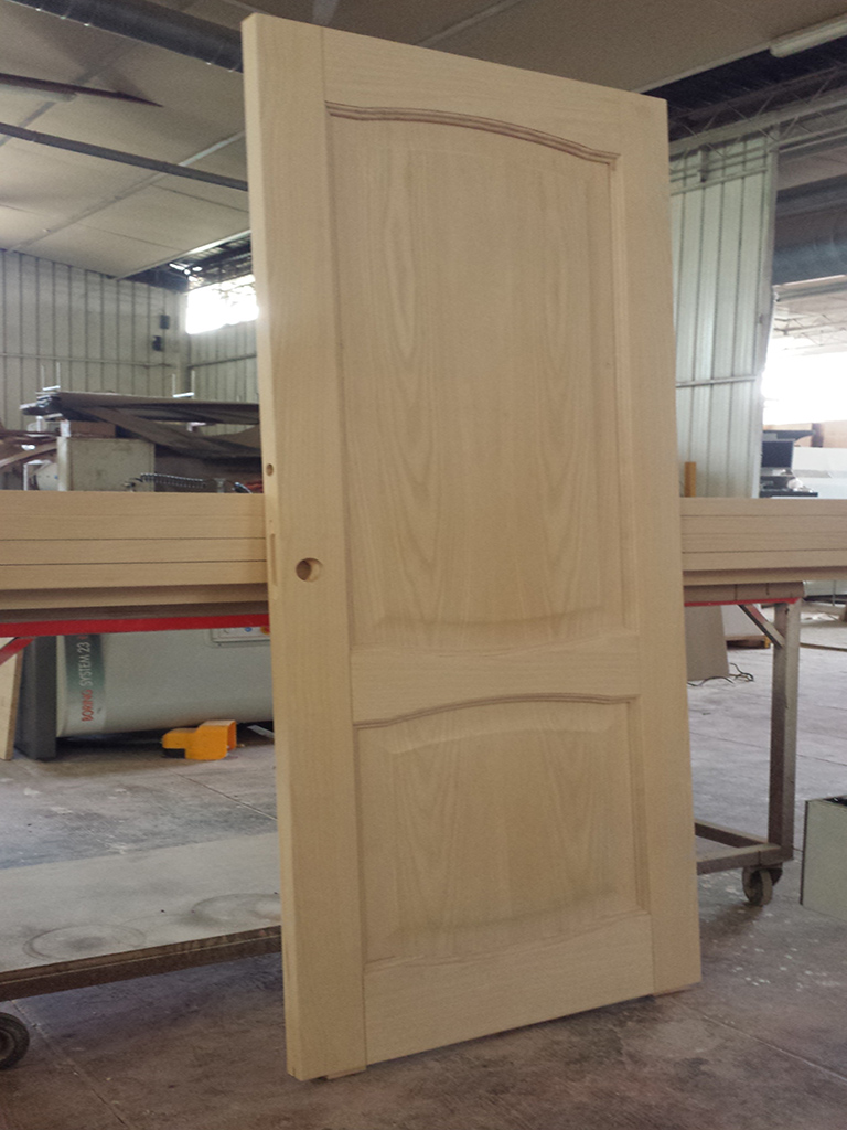 Porte in legno massello con finitura rovere frassinato 
